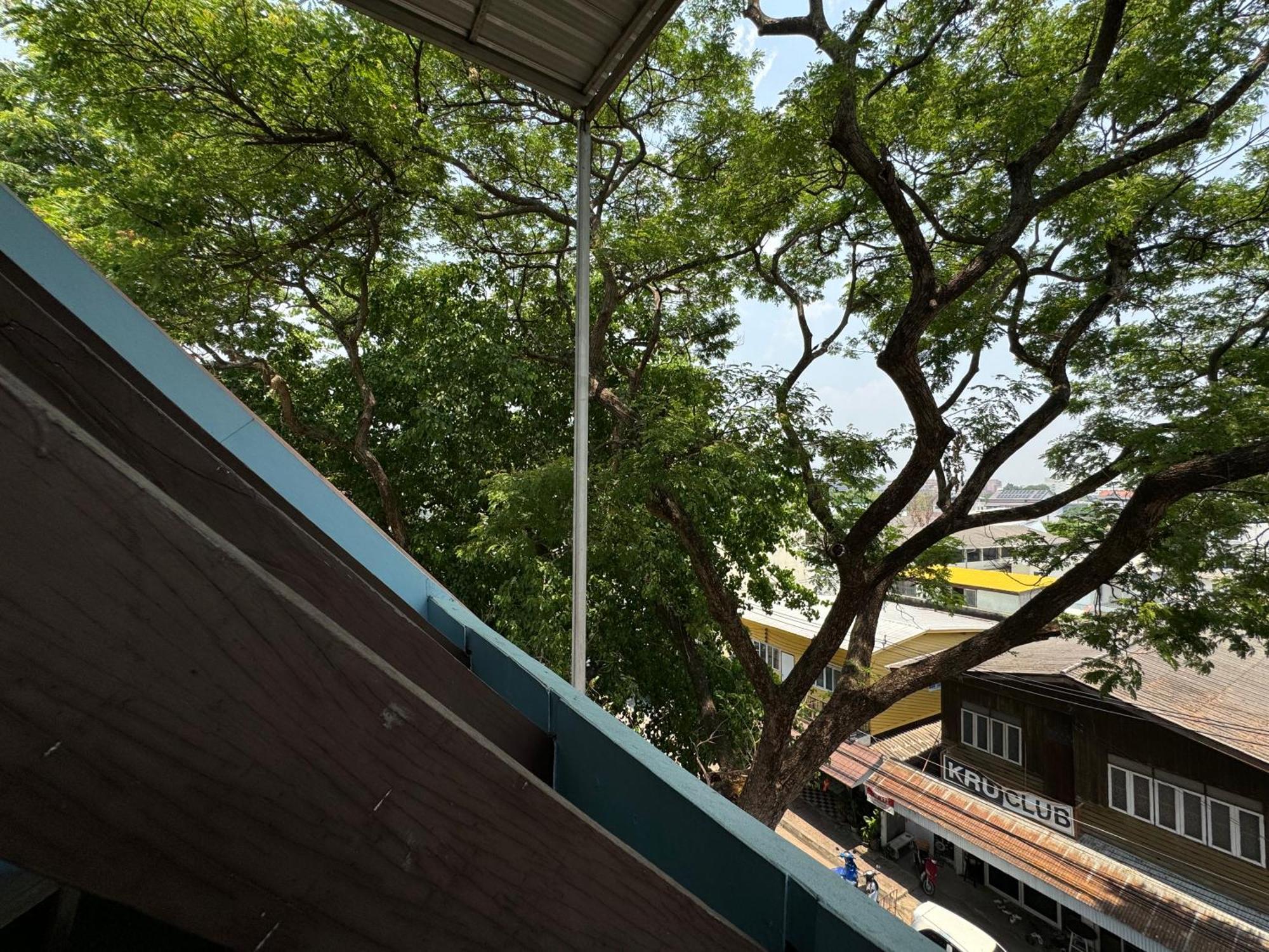 Retro At Phra Sing Guest House Chiang Mai Exterior foto