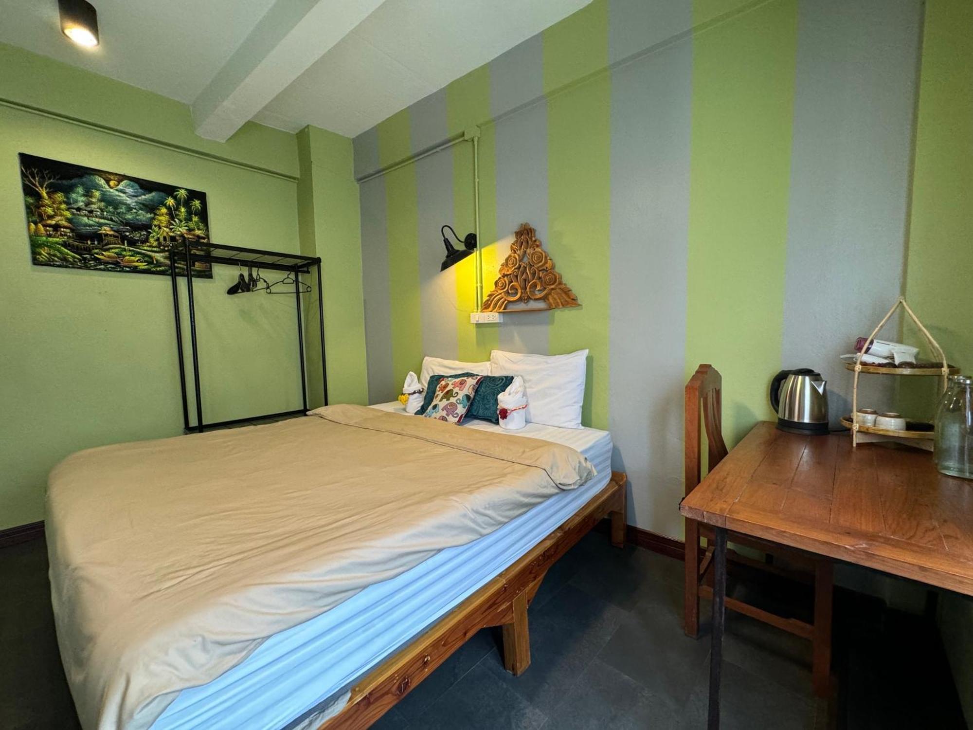Retro At Phra Sing Guest House Chiang Mai Exterior foto