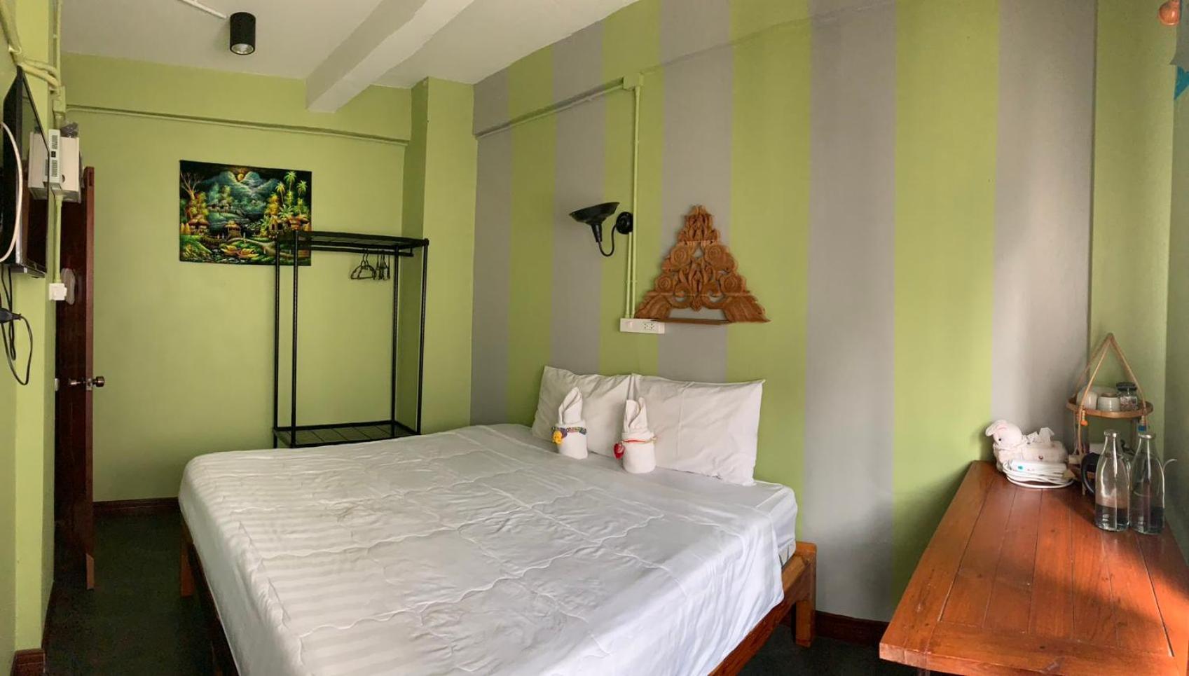 Retro At Phra Sing Guest House Chiang Mai Exterior foto